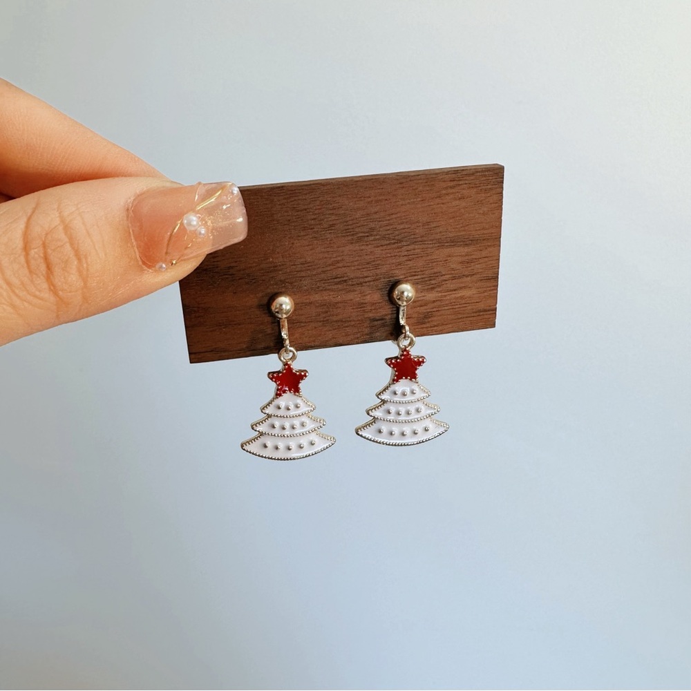 【CLIP ON】White Christmas Tree Clip-on Screw Back Earrings